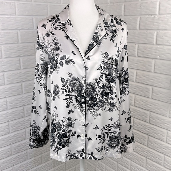 VICTORIA’S SECRET BUNDLE BRA 34C SATIN PAJAMA TOP VELVET RHINESTONE BAG - Picture 5 of 16